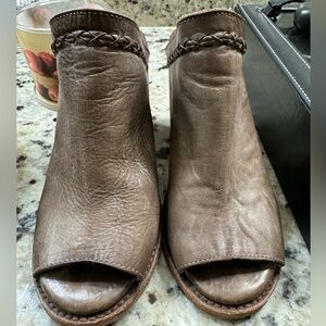 Free Birds by Steven Shoes